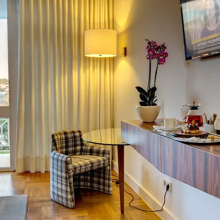 Hotel De - Sao Bartolomeu